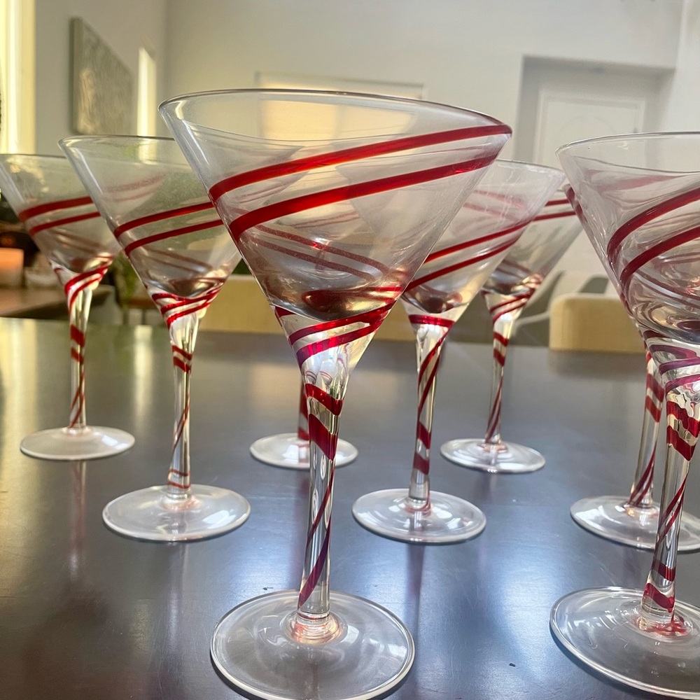 Set of 8 Pier 1 (Pier One) Double Swirl martini glasses. RARE.